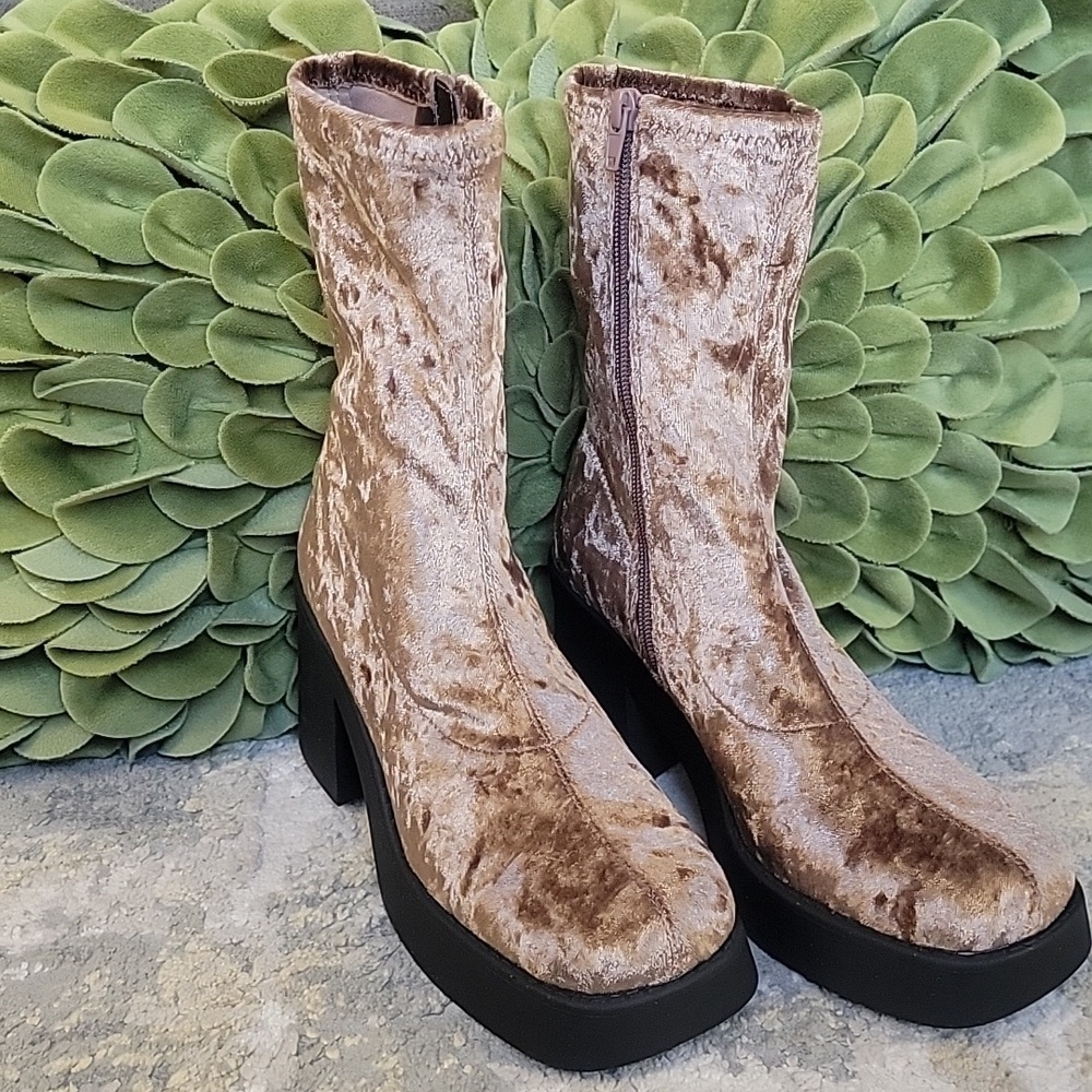 Steve Madden Platform Boots -  Klaton Crushed Velvet - Womens Size 7.5